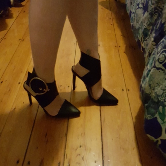 Black heels - Picture 3 of 4